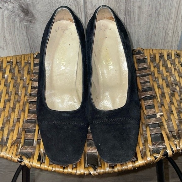 Prada Women's Black Suede Pumps Vintage Leather Soles Sz 35 - Picture 2 of 14